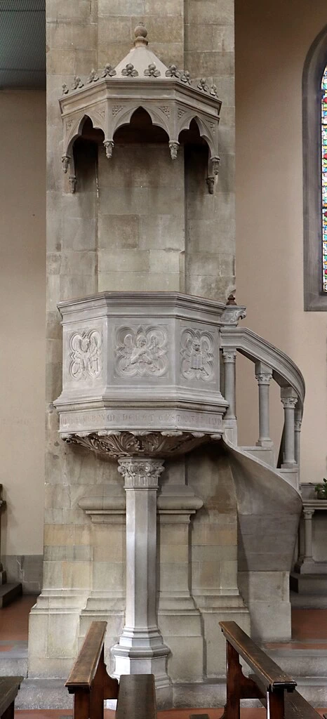 Pulpito in pietra serena - chiesa della Sacra Famiglia , Firenze